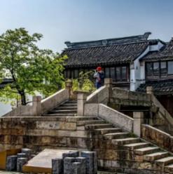 聚焦交流,解疑释惑,尽在大一新生,是否可以在学校外注册公司,做法人代表,经营公司呢?!